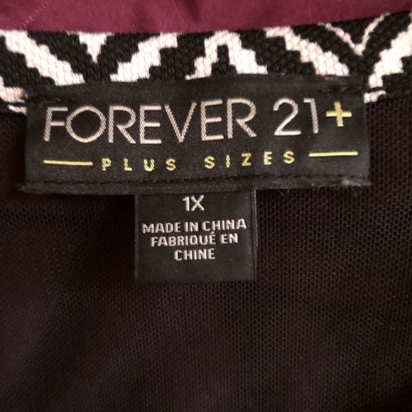 Modern crop top - Picture 2 of 5